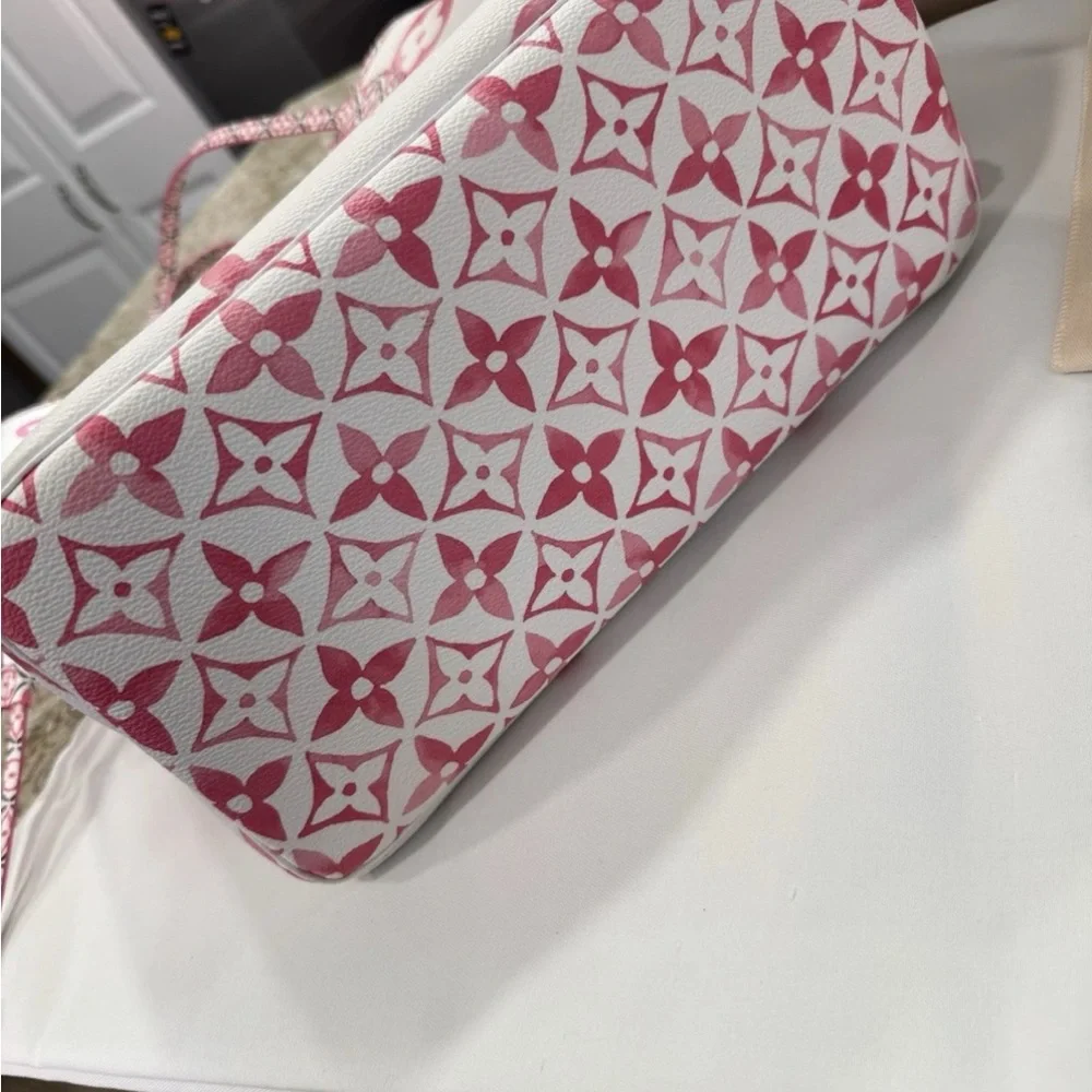 Louis Vuitton Pink and White Monogram by the pool neverfull - Picture 4 of 14